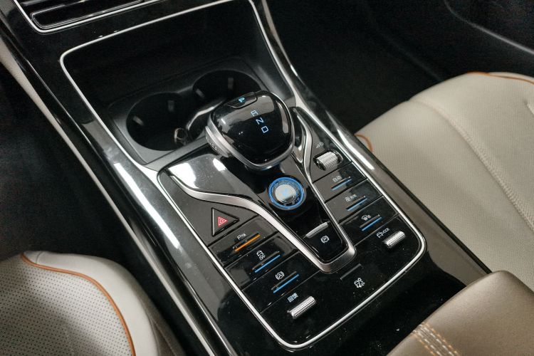 比亚迪 秦PLUS 2024款 荣耀版 EV 420KM领先型中控内饰18