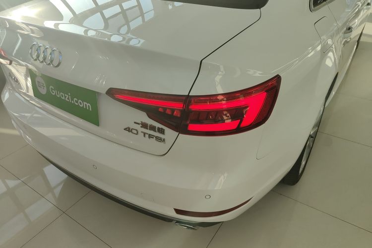 奥迪A4L 2017款 Plus 40 TFSI 风尚型车身外观9