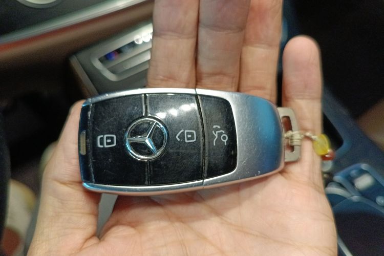 奔驰E级 2018款 E 300 L 运动时尚型中控内饰7001