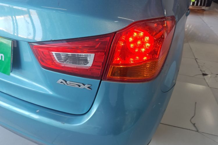 三菱 劲炫ASX 2013款 1.6L 手动两驱标准版车身外观9