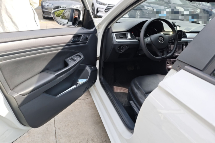 大众 宝来 2018款 1.5L 自动时尚型中控内饰20