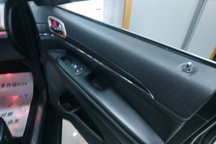 Jeep 大切诺基(进口) 2015款 3.0L 舒享导航版中控内饰42