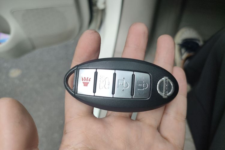 日产 轩逸 2014款 1.6XV CVT尊享版中控内饰7001