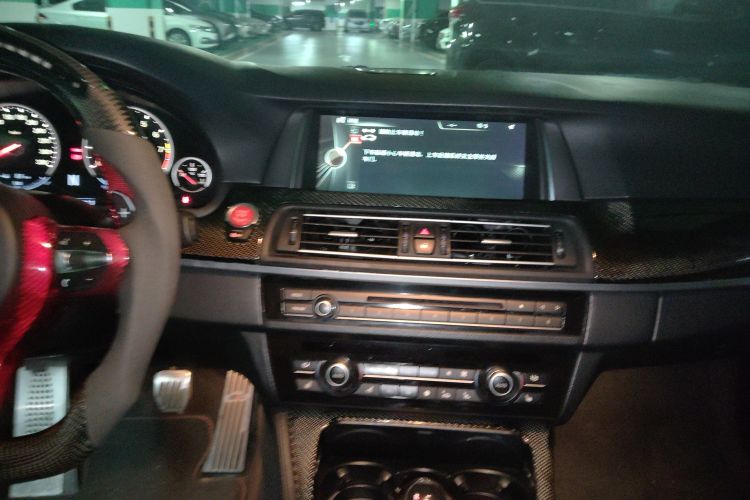 宝马M5 2012款 M5中控内饰16