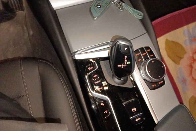 宝马5系(进口) 2022款 530i 风尚版 M运动套装中控内饰18