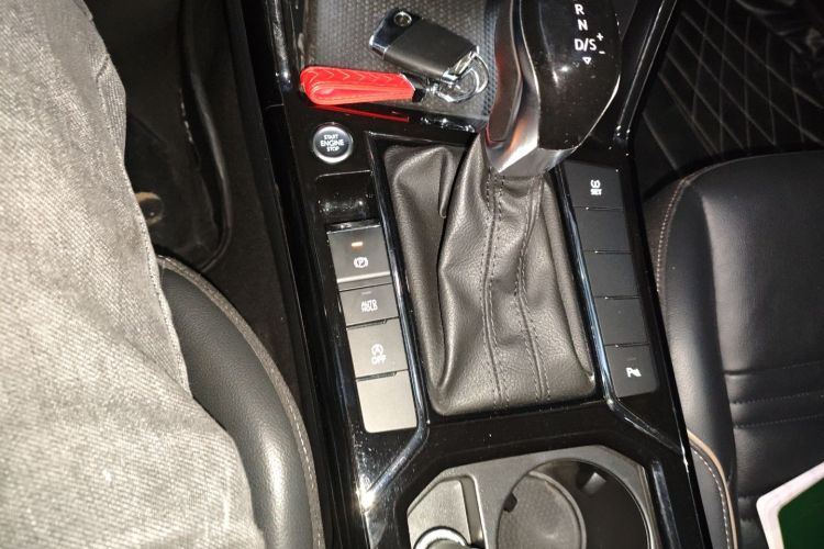 大众 帕萨特 2019款 330TSI 精英版 国V中控内饰18