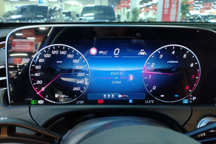 奔驰E级 2024款 改款 E 300 L 时尚运动型中控内饰14