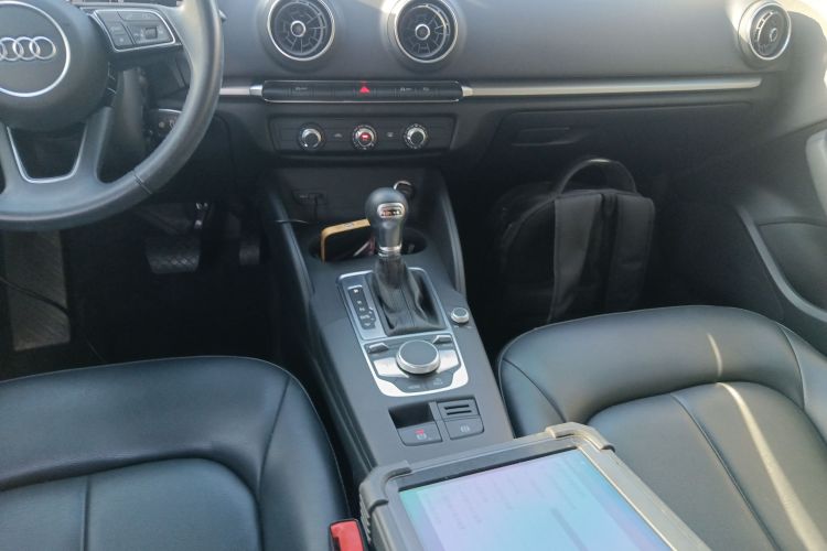 奥迪A3 2018款 30周年年型 Limousine 35 TFSI 进取型中控内饰18