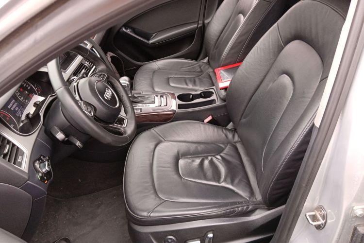 奥迪A4L 2015款 35 TFSI 自动舒适型中控内饰19