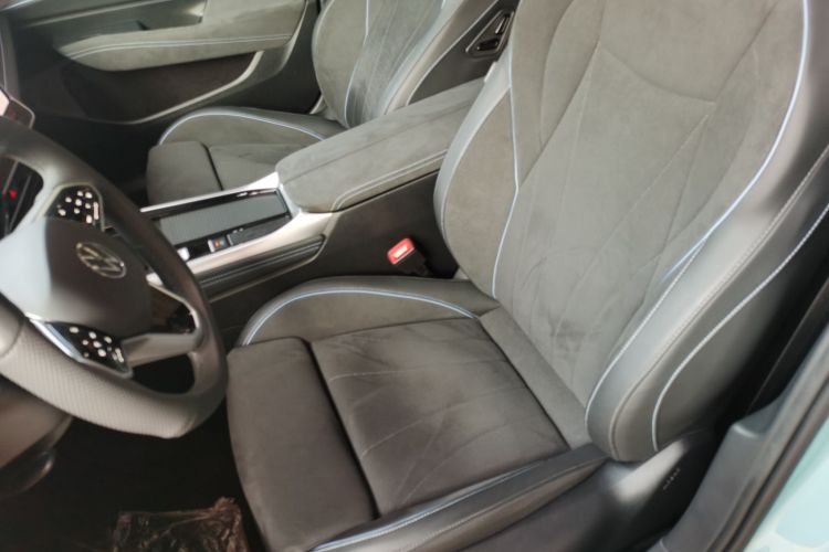 大众 帕萨特 2025款 Pro 380TSI 星空龙尊版中控内饰19