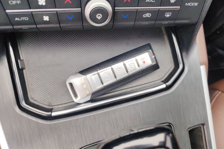 魏牌 VV7 2017款 2.0T 超豪型中控内饰11