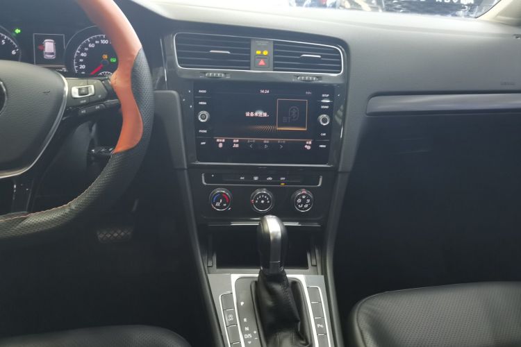大众 高尔夫(进口) 2019款 1.8TSI 旅行版中控内饰16