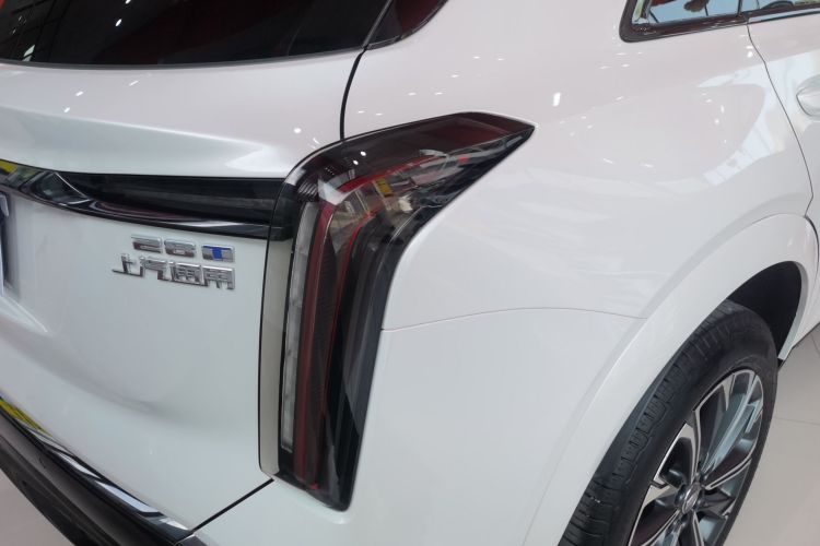 凯迪拉克XT5 2025款 2.0T 豪华型车身外观9