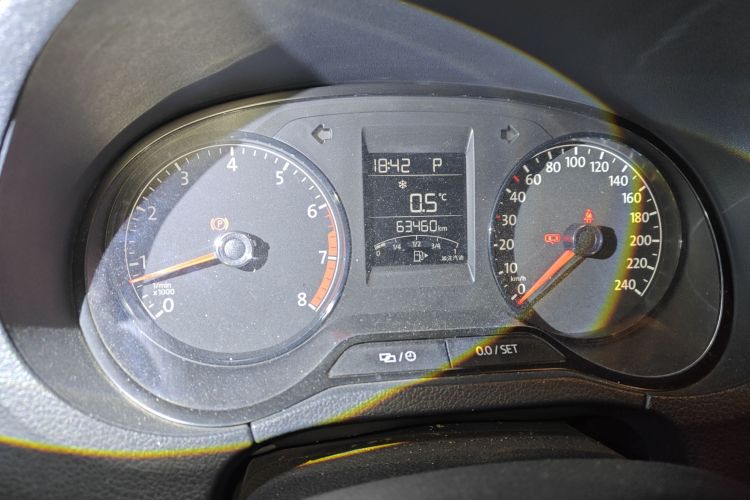 大众 Polo 2016款 1.4L 自动风尚型中控内饰15