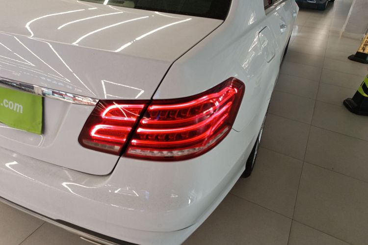 奔驰E级 2015款 E 200 L 运动型车身外观9