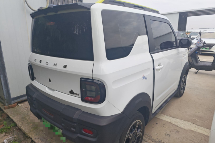 吉利银河 2024款 200km 熊猫骑士车身外观7