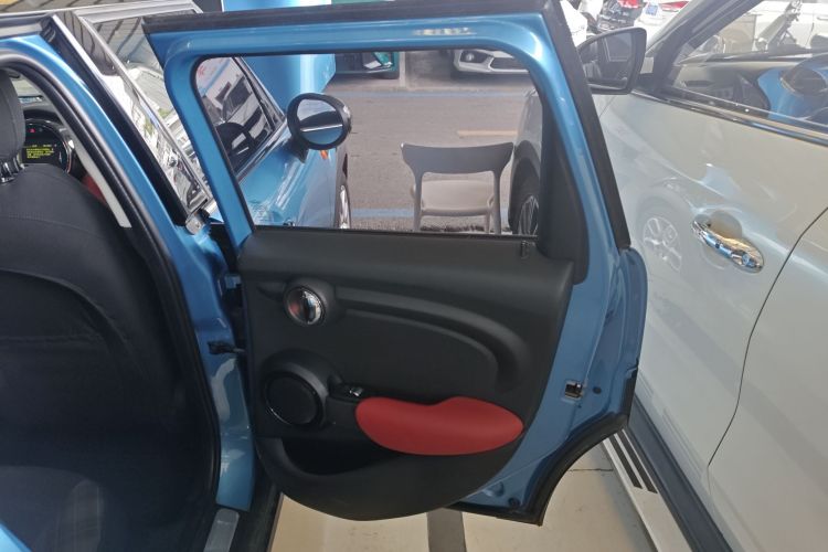MINI 2015款 1.5T COOPER Fun 五门版中控内饰45