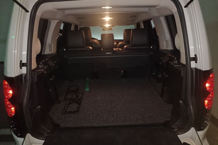 路虎 发现 2016款 3.0 SC 曜黑典藏版 HSE局部细节23