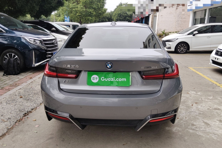 宝马i3 2022款 eDrive 35 L车身外观6