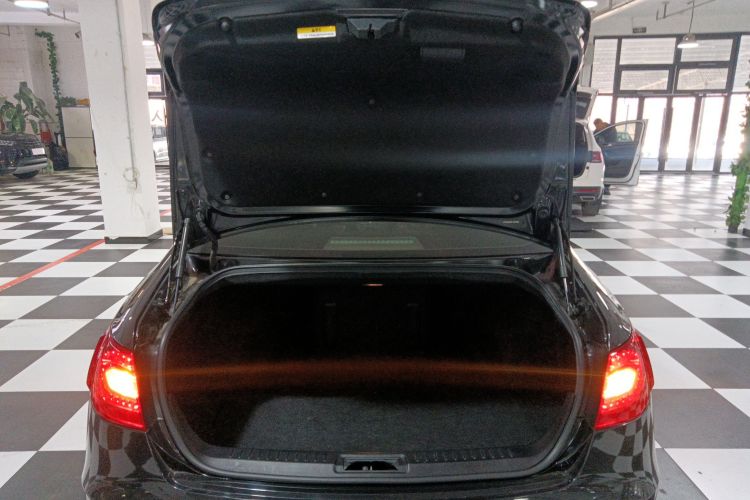 红旗H7 2015款 2.0T 豪华型机舱底盘23