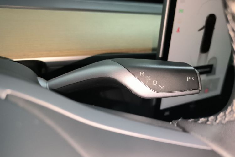 特斯拉 Model Y 2022款 后轮驱动版中控内饰18