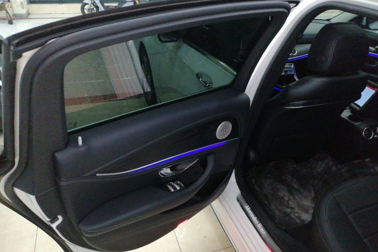 奔驰E级 2020款 改款 E 260 L 运动型中控内饰7008