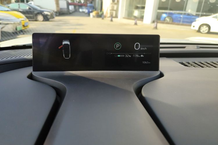 丰田bZ5 2025款 550 PRO智行版中控内饰14