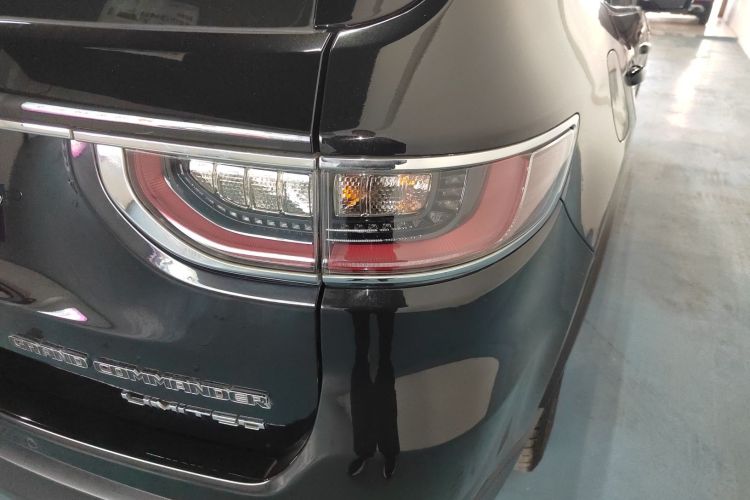 Jeep 大指挥官 2018款 2.0T 两驱进享版 国V车身外观6006