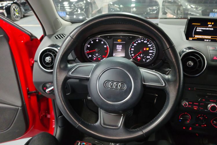 奥迪A1 2016款 30 TFSI Sportback Design风尚版中控内饰13