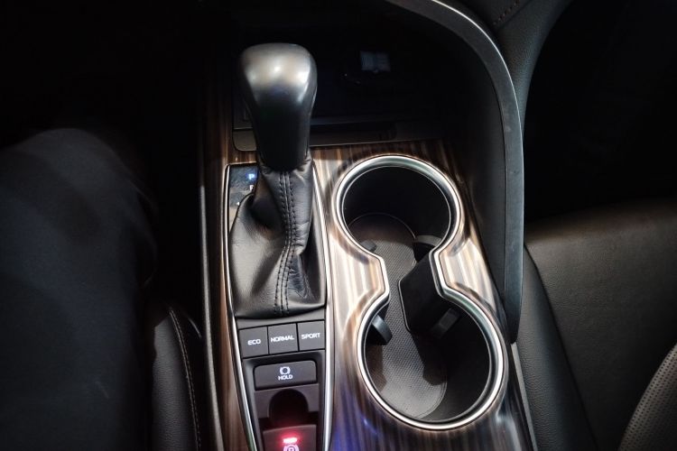 丰田 凯美瑞 2018款 2.5G 豪华版中控内饰18