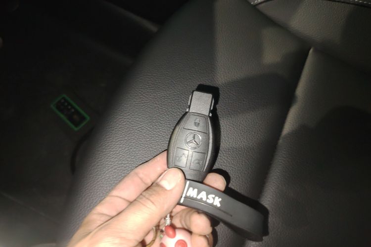 奔驰 威霆 2020款 2.0T 精英版 7座中控内饰11