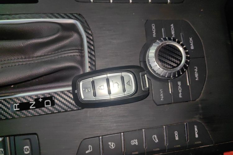 魏牌 VV5 2017款 2.0T 旗舰型中控内饰11