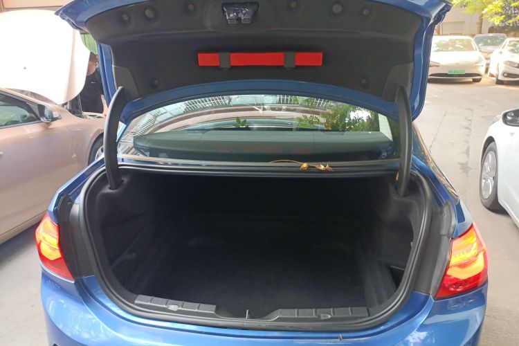 宝马1系 2017款 118i 运动型机舱底盘23