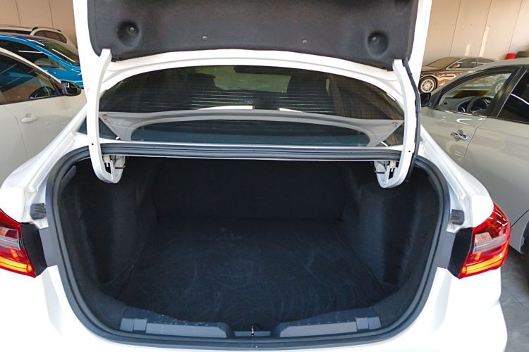 福特 福睿斯 2021款 1.5L 自动钻石版局部细节23