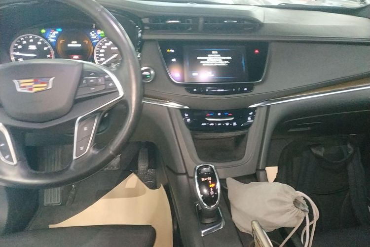 凯迪拉克XT5 2016款 28T 四驱领先型中控内饰16