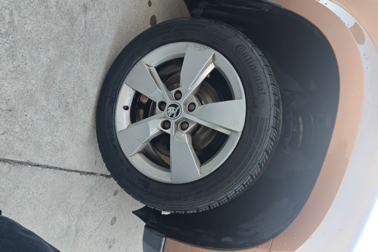 斯柯达 Yeti 2014款 1.8TSI DSG极地版车身外观10