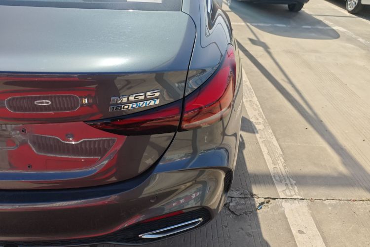 名爵 MG5 2025款 180DVVT 全球豪华版车身外观9