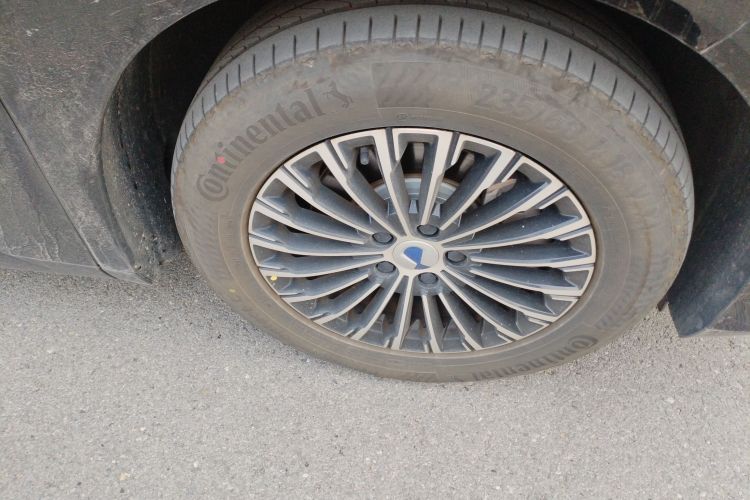 腾势D9 2022款 DM-i 1040 尊贵型车身外观10