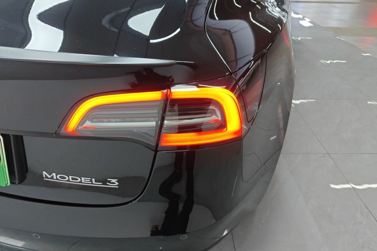特斯拉 Model 3 2021款 改款二 Performance高性能全轮驱动版车身外观9