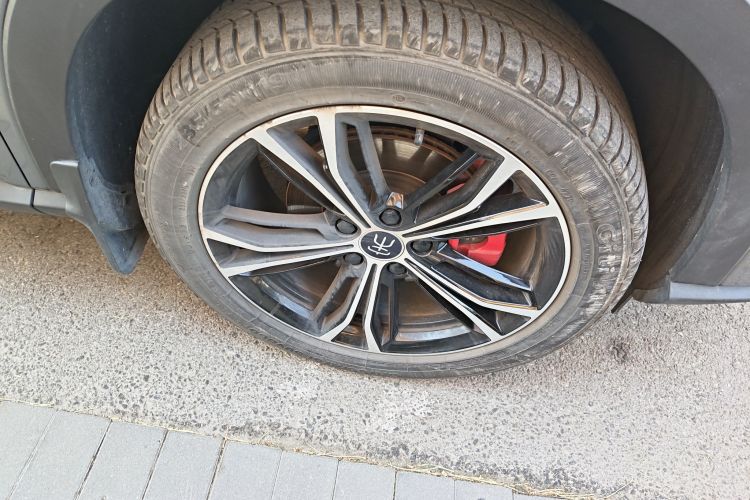 比亚迪 宋PLUS 2020款 1.5T 自动尊贵型车身外观10