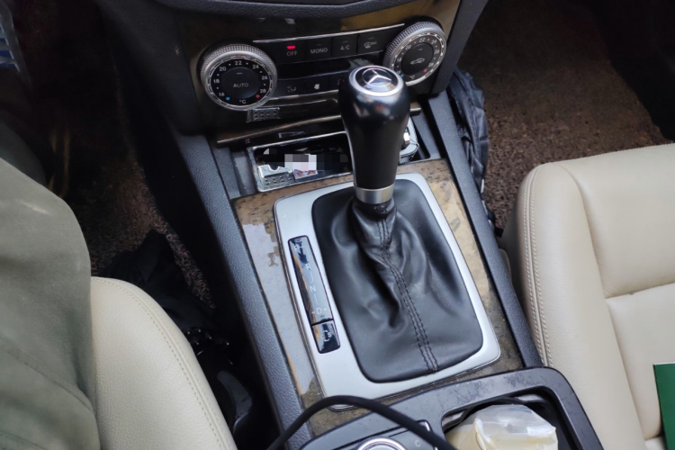 奔驰C级 2010款 C 200 CGI 时尚型中控内饰18