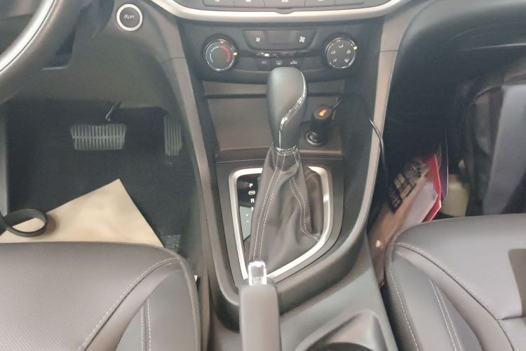 别克 英朗 2021款 改款 典范 1.5L 自动精英型中控内饰18