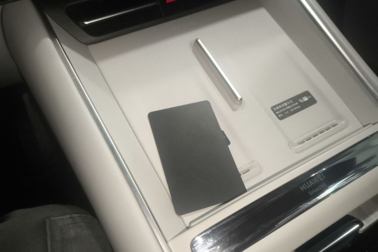 鸿蒙智行 智界S7 2025款 703km Ultra运动版中控内饰11