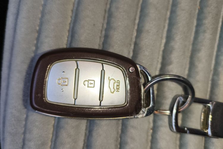 北京现代ix25 2015款 1.6L 自动两驱智能型GLS中控内饰7001