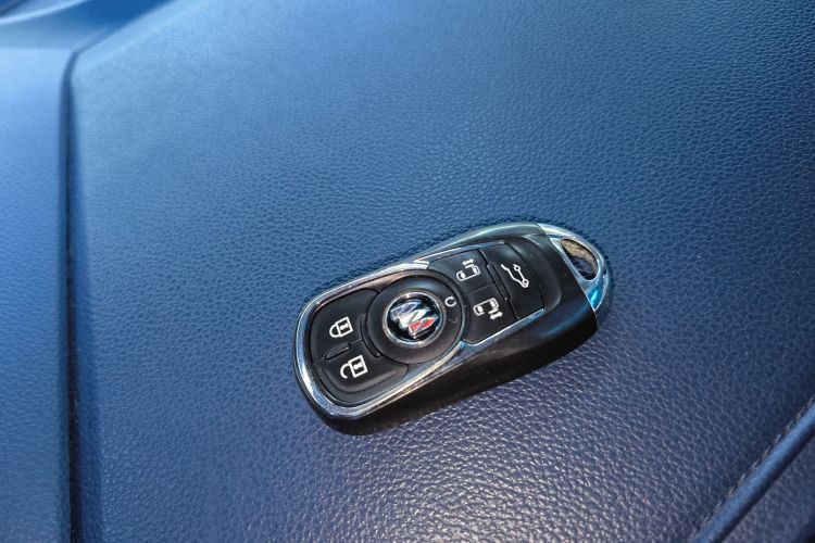 别克GL8 2020款 Avenir艾维亚 四座尊礼版中控内饰11