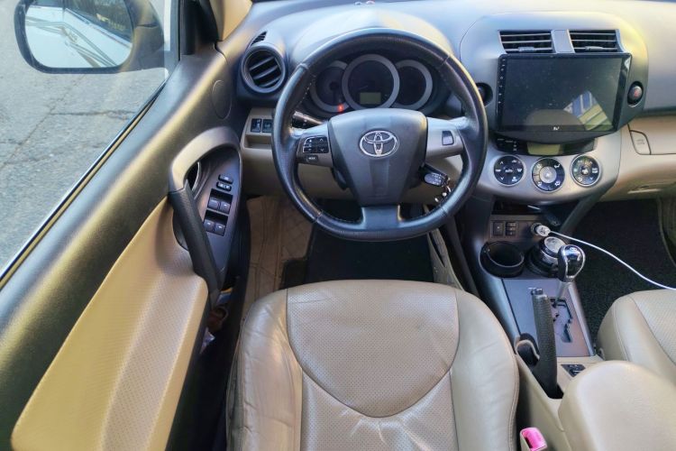 丰田 RAV4荣放 2011款 2.0L 自动豪华版中控内饰13