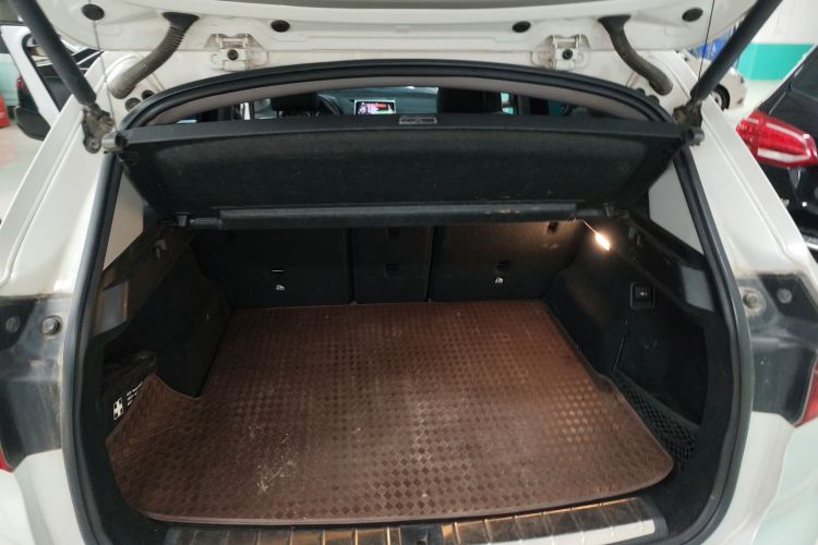 宝马X1 2016款 sDrive18Li 时尚型机舱底盘23