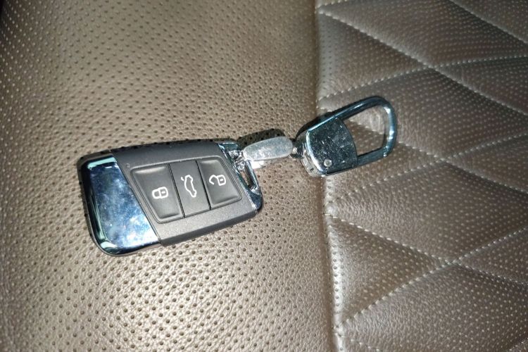 大众 帕萨特 2019款 330TSI 豪华版 国VI中控内饰7001