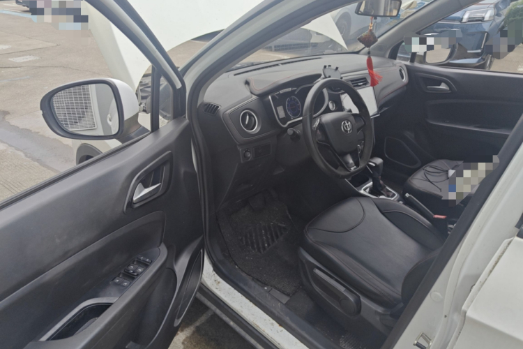 中华V3 2016款 1.5L 自动舒适型中控内饰7003