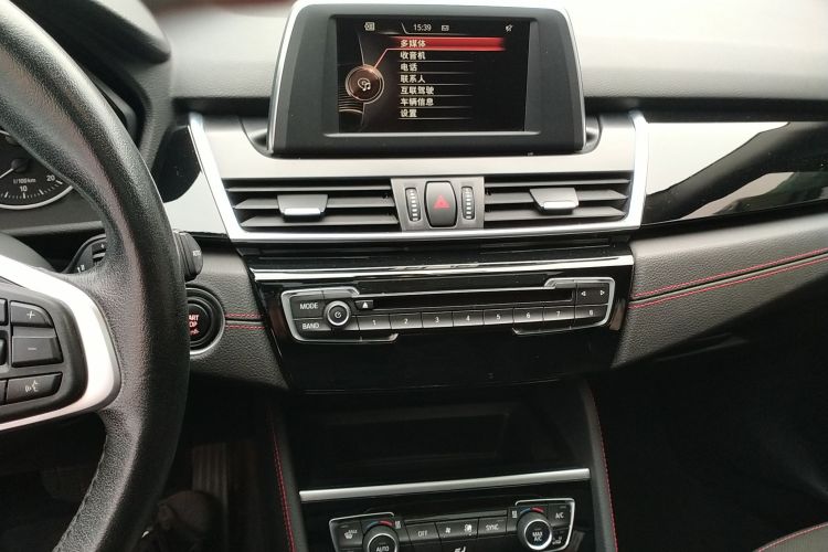 宝马2系多功能旅行车 2015款 218i 运动设计套装中控内饰16